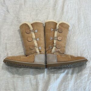 UGG Bailey Triplet Womens size 8 Boot Suede Tall Winter Button Pull On
